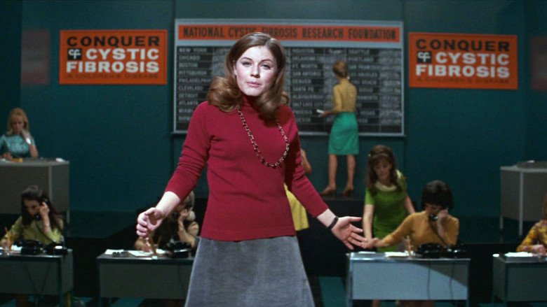 кадр из фильма Долина кукол