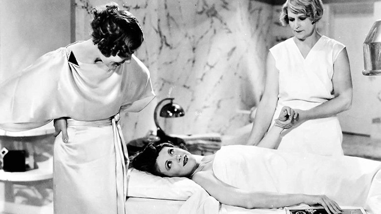 кадр из фильма Female