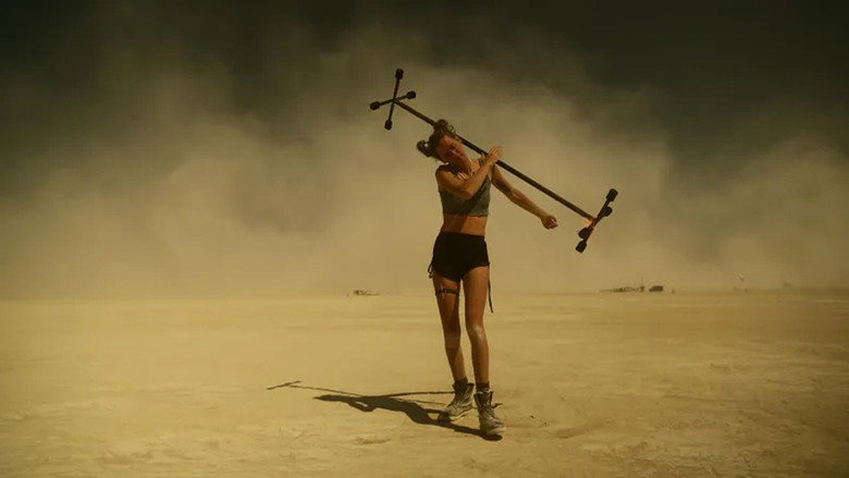 кадр из фильма Burning Man, le désert de tous les possibles