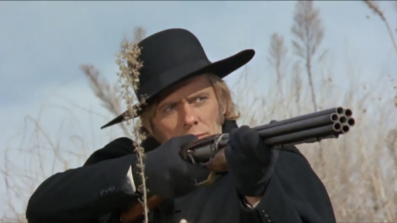 кадр из фильма Длинная вереница крестов