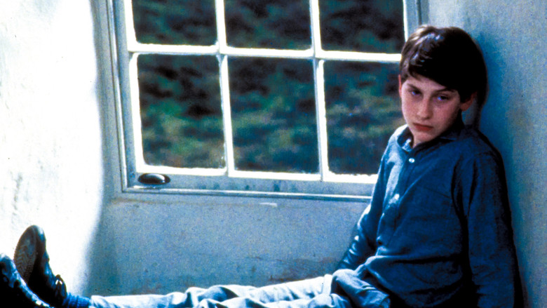 кадр из фильма Бумажный дом