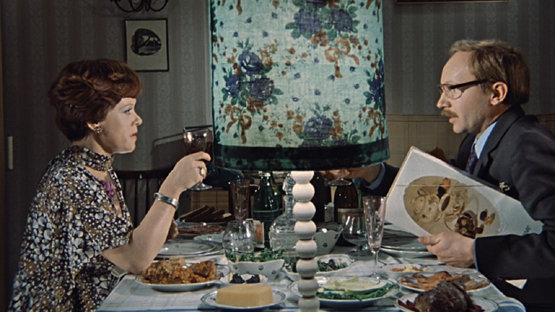 кадр из фильма Служебный роман