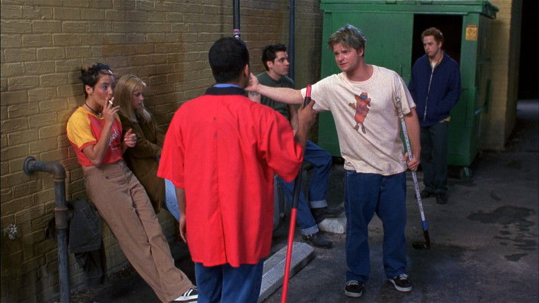 кадр из фильма Пригород