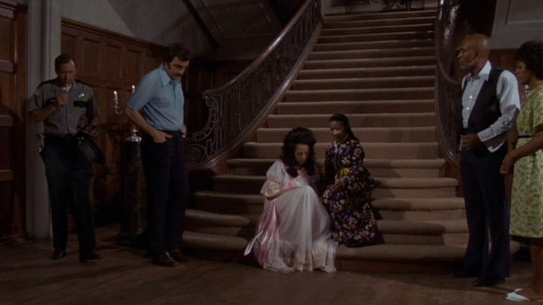 кадр из фильма The House on Skull Mountain