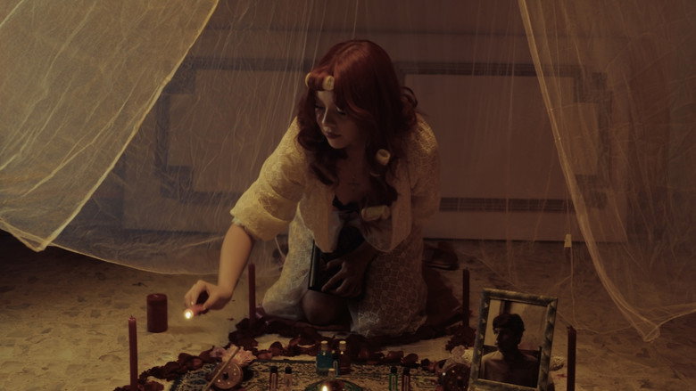 кадр из фильма Luna Rosa