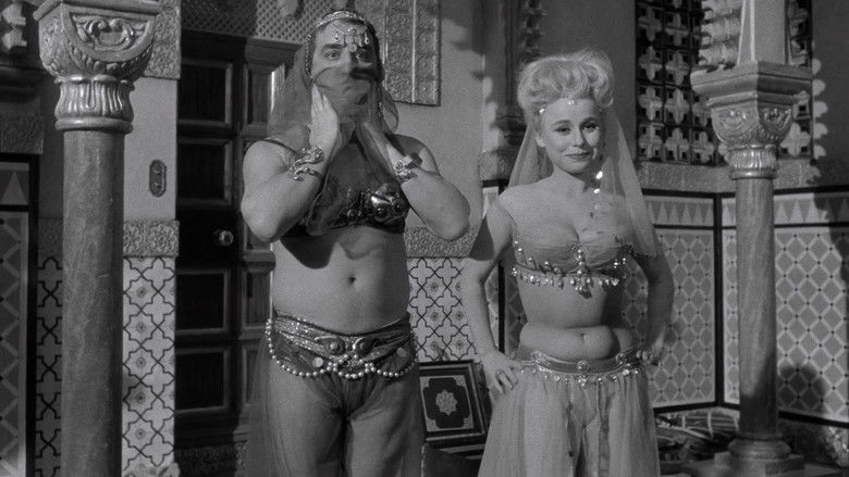 кадр из фильма Так держать, шпионы!