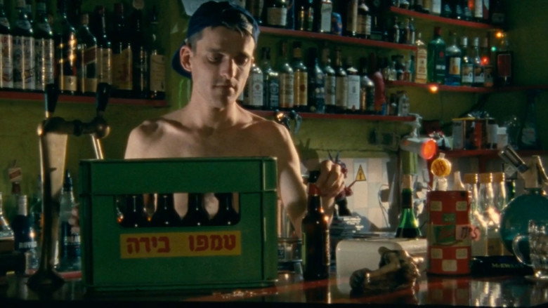 кадр из фильма מלכה לב אדום