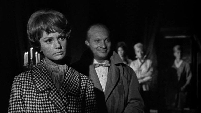 кадр из фильма L'ultima preda del vampiro