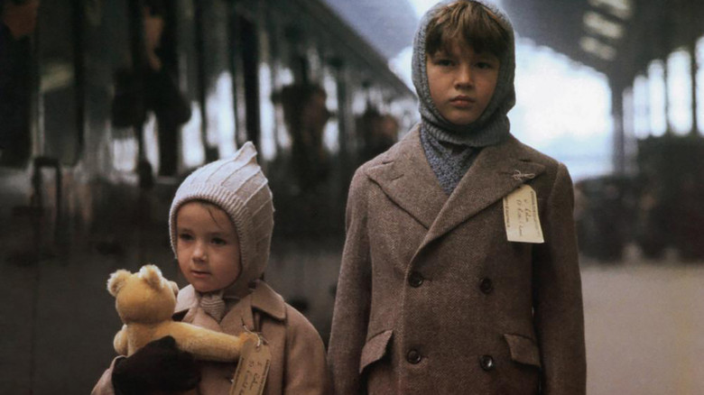 кадр из фильма Надежда и слава