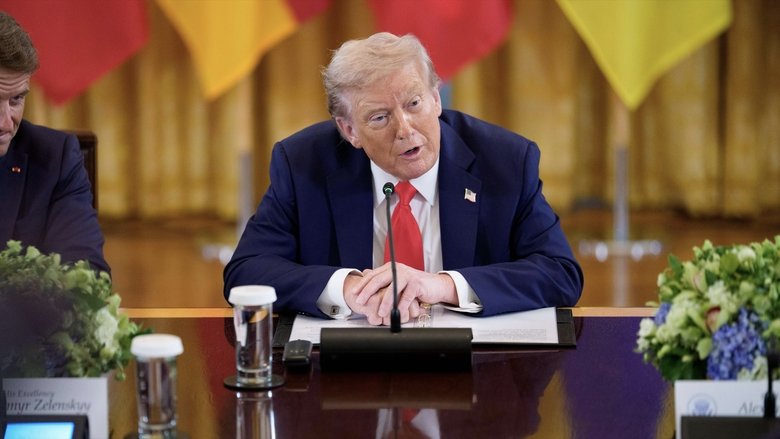 кадр из фильма Trump v the Truth