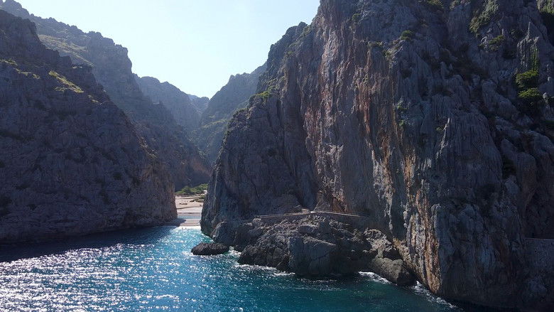 кадр из фильма Confinament 8½