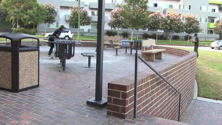 кадр из фильма DON'T QUIT YOUR DAY JOB