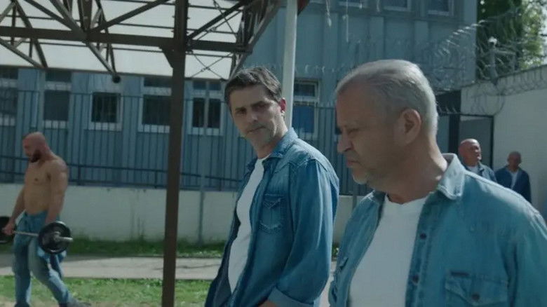 кадр из фильма Всё закончится здесь