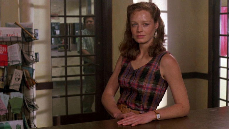 кадр из фильма Plain Clothes