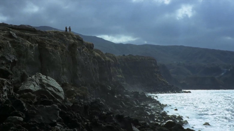 кадр из фильма 闇に抱かれて