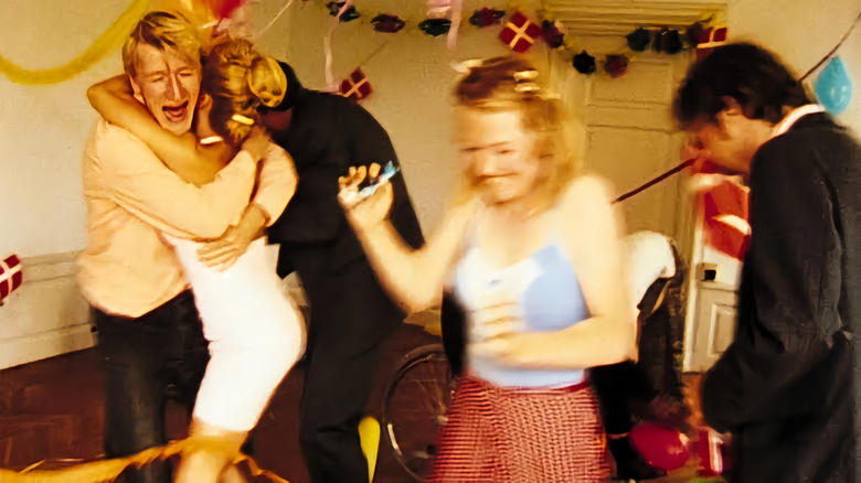 кадр из фильма Идиоты