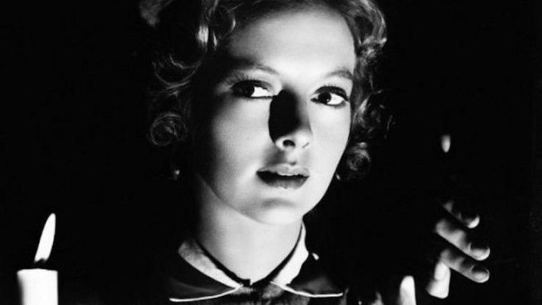 кадр из фильма Дамы в уединении