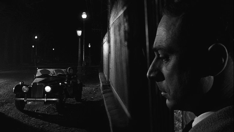 кадр из фильма Спиной к стене