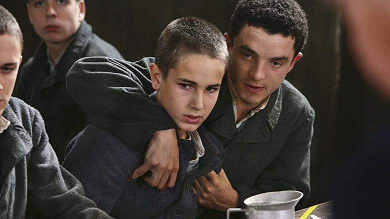 кадр из фильма Les hauts murs