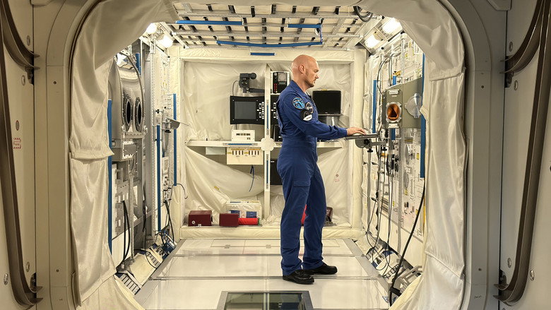 кадр из фильма Artemis II - Zurück zum Mond