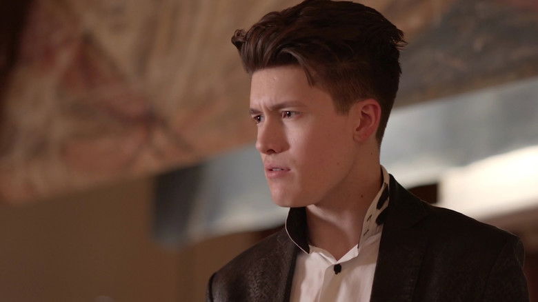 кадр из фильма Резня на кладбище