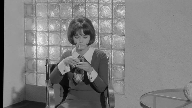 кадр из фильма Un film cu o fată fermecătoare