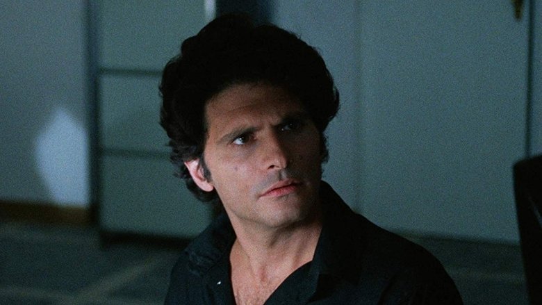 кадр из фильма Птица с хрустальным оперением