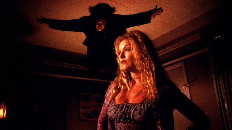 кадр из фильма Вампиры