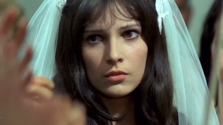 кадр из фильма Ilustrate cu flori de câmp