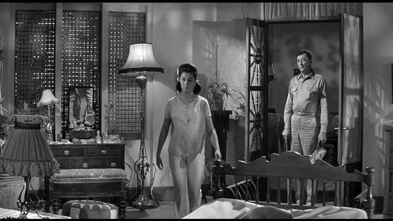 кадр из фильма Человек посередине