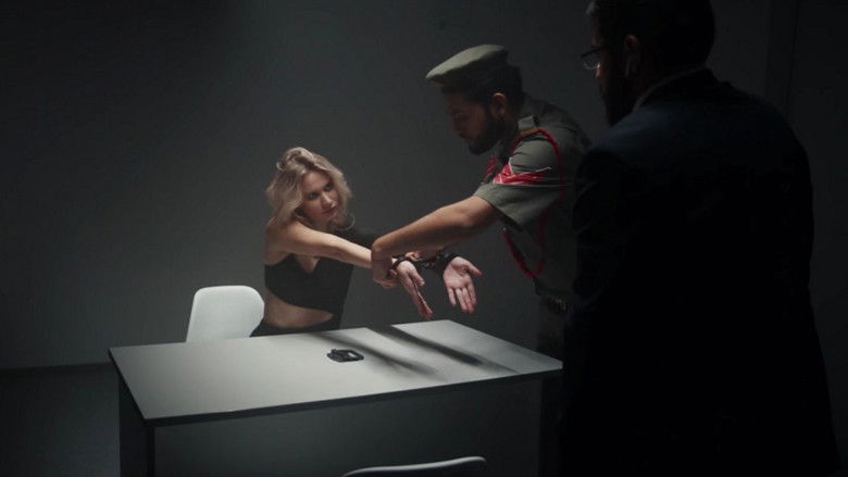 кадр из фильма Эскортница