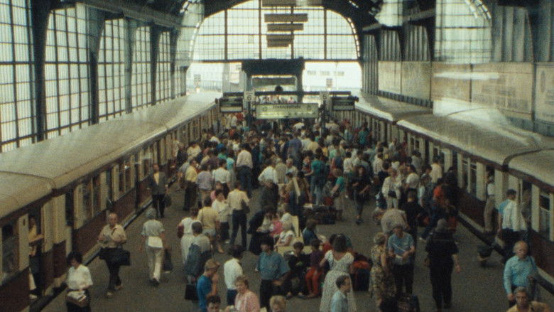 кадр из фильма Berlin, Bahnhof Friedrichstraße, 1990