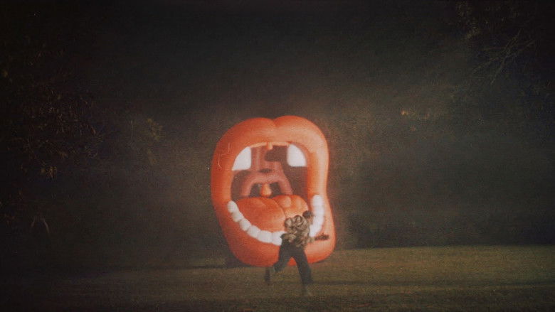 кадр из фильма LE ZOMBIETON