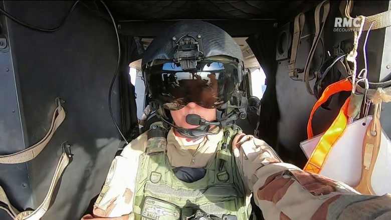 кадр из фильма Caïman, hélicoptère tout-terrain