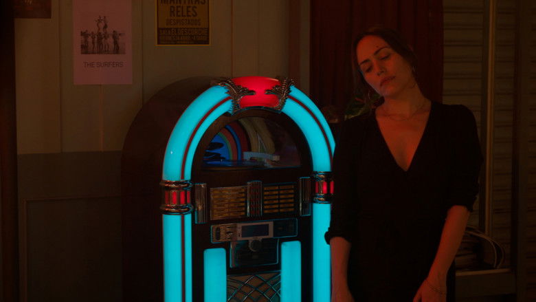 кадр из фильма Una Noche en El Cósmico