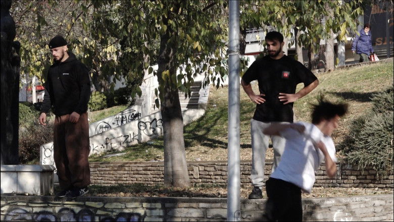 кадр из фильма Ρυθμοί της πόλης: Το παρκούρ στην Θεσσαλονίκη