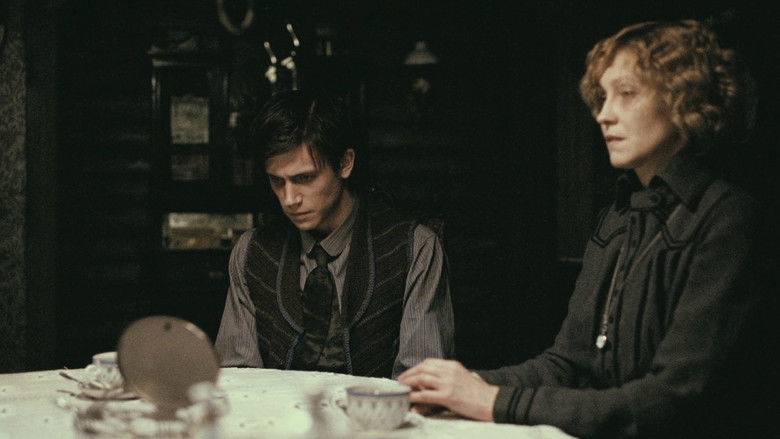 кадр из фильма Морфий