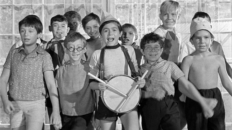 кадр из фильма Добро пожаловать, или Посторонним вход воспрещен