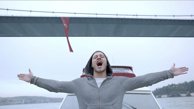 кадр из фильма Karanlıktaki Melekler