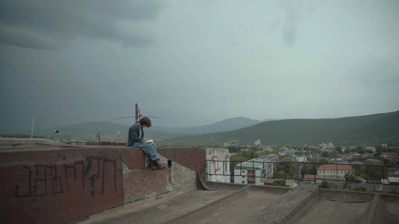 кадр из фильма ნედლი ქალაქი