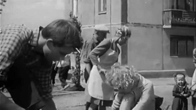 кадр из фильма Рано утром