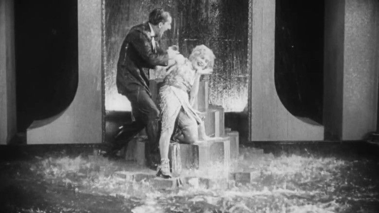 кадр из фильма Circe the Enchantress