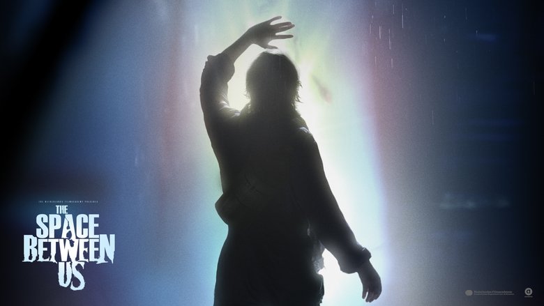кадр из фильма The Space Between Us