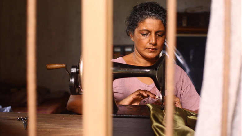 кадр из фильма එදා රෑ