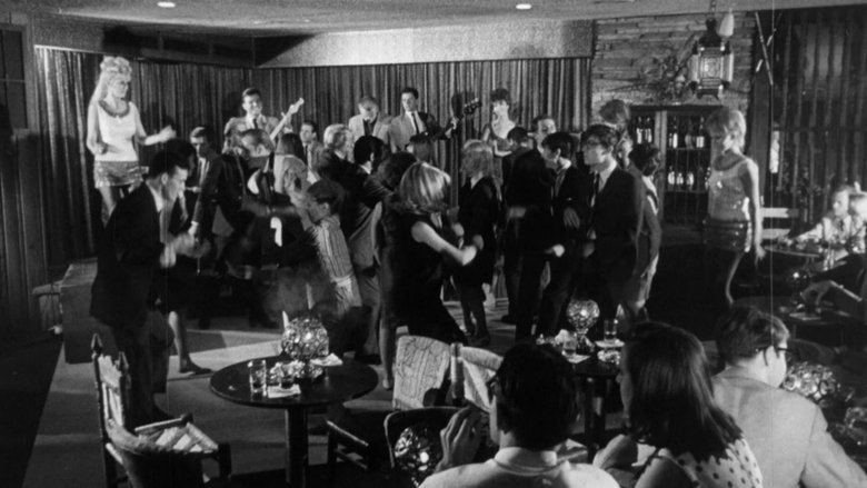 кадр из фильма The Black Cat