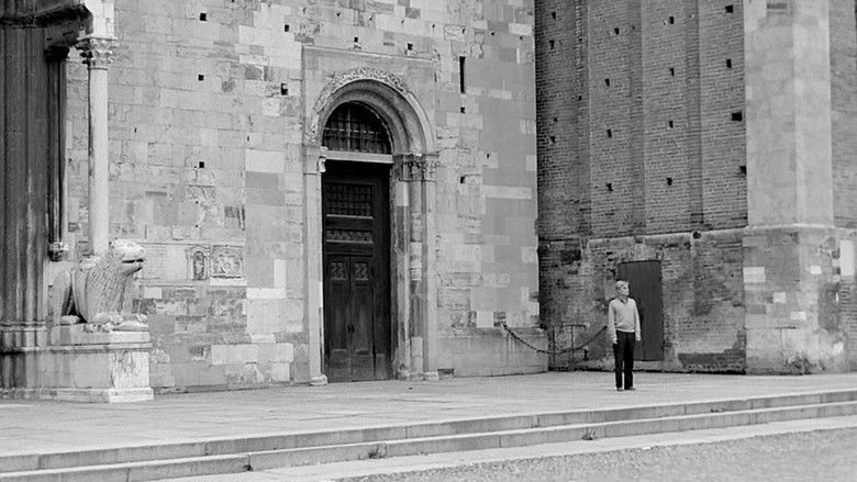 кадр из фильма Перед революцией