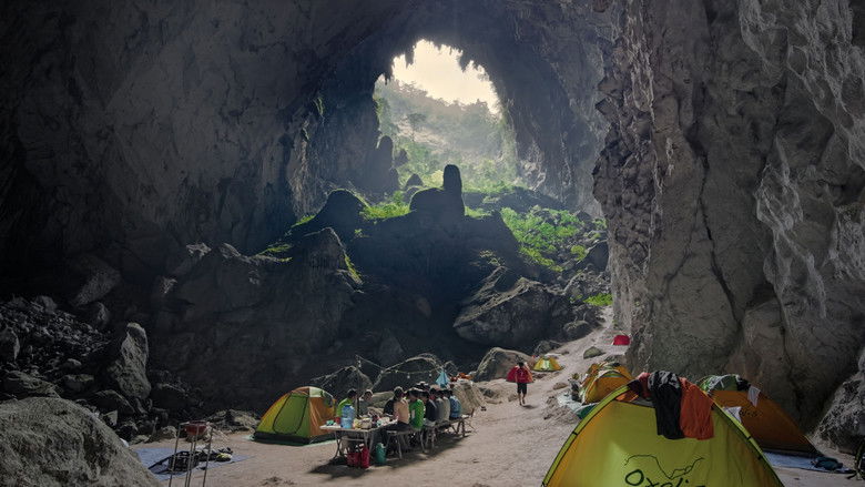 кадр из фильма A Crack in the Mountain