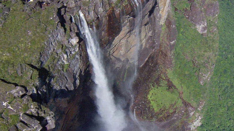 кадр из фильма Земля