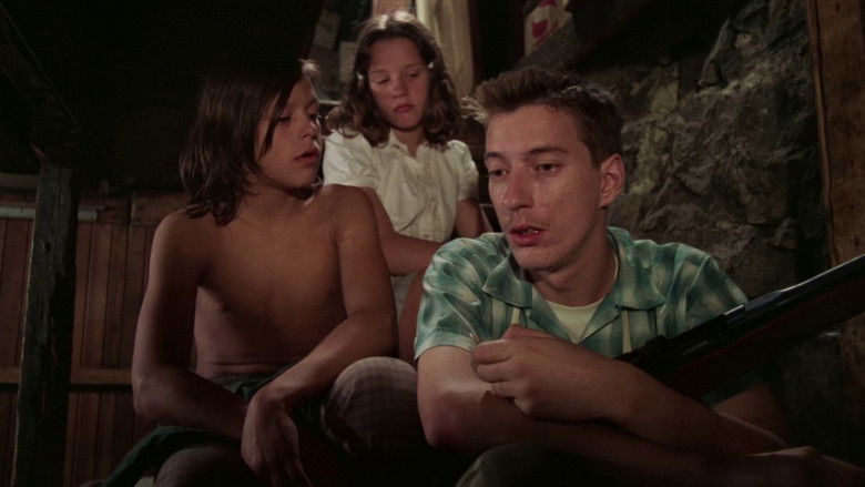 кадр из фильма L'eau chaude, l'eau frette