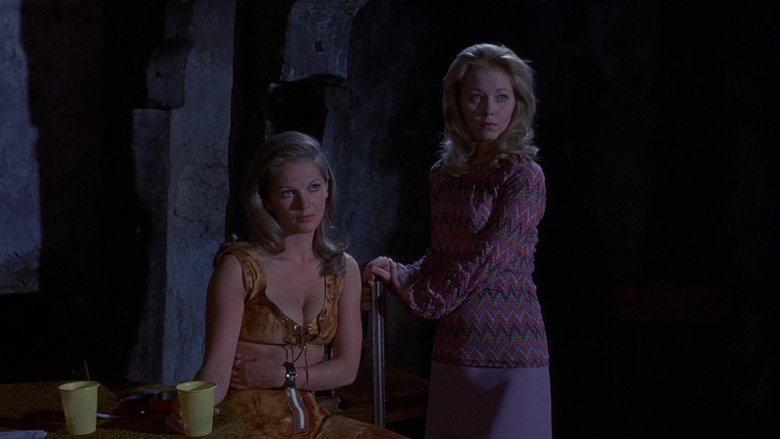 кадр из фильма Замок зла